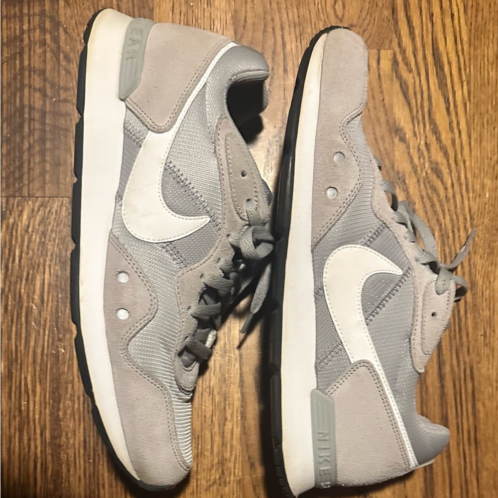 Nike Venture Wild Light Smokes Sneakers men’s size 10